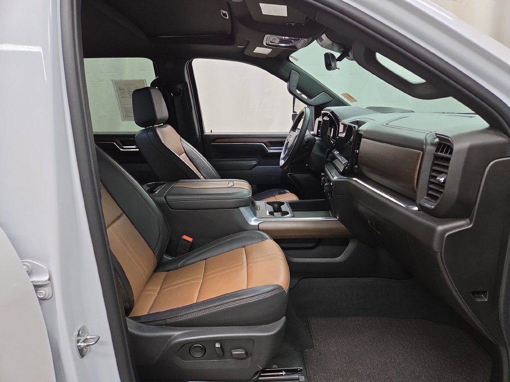 Used 2024 Chevrolet Silverado 2500 High Country w/ High Country Premium Package AWD/4WD image 12