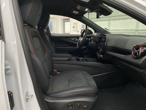 Used 2024 Chevrolet Blazer EV RS image 19