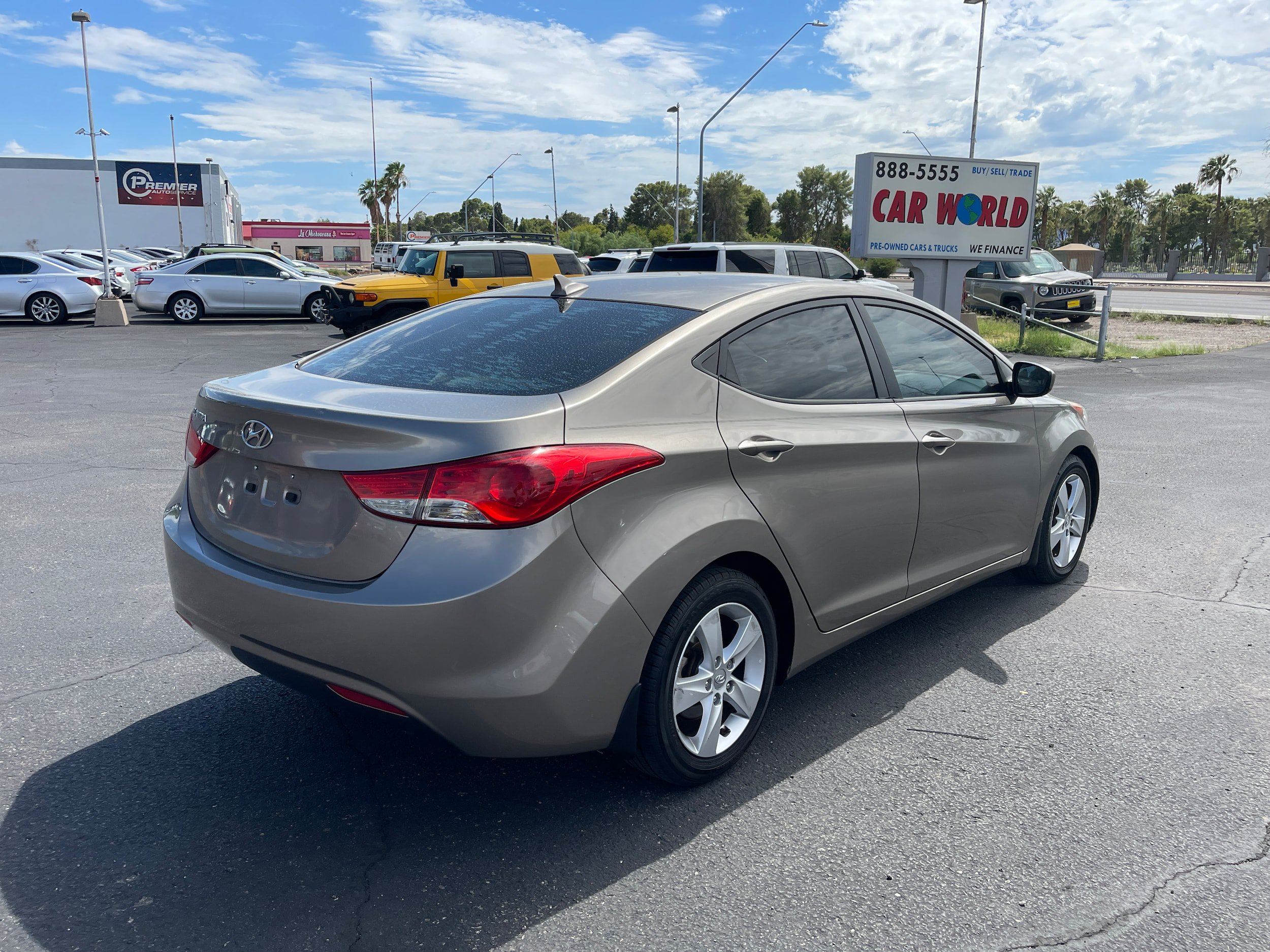 Used 2013 Hyundai Elantra GLS w/ Preferred Pkg FWD image 5