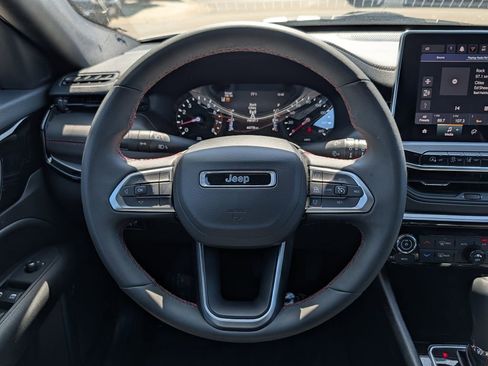 Used 2025 Jeep Compass Trailhawk AWD/4WD image 28