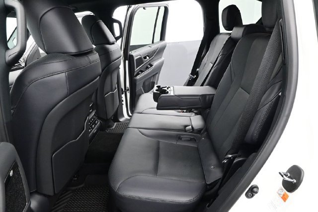 Used 2025 Lexus LX 700h Overtrail AWD/4WD image 13