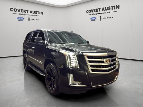 Used 2018 Cadillac Escalade Luxury image 7