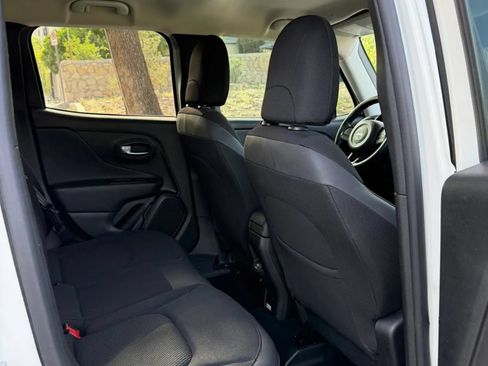 Used 2020 Jeep Renegade Altitude AWD/4WD image 12