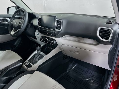 New 2025 Hyundai Venue SEL image 27
