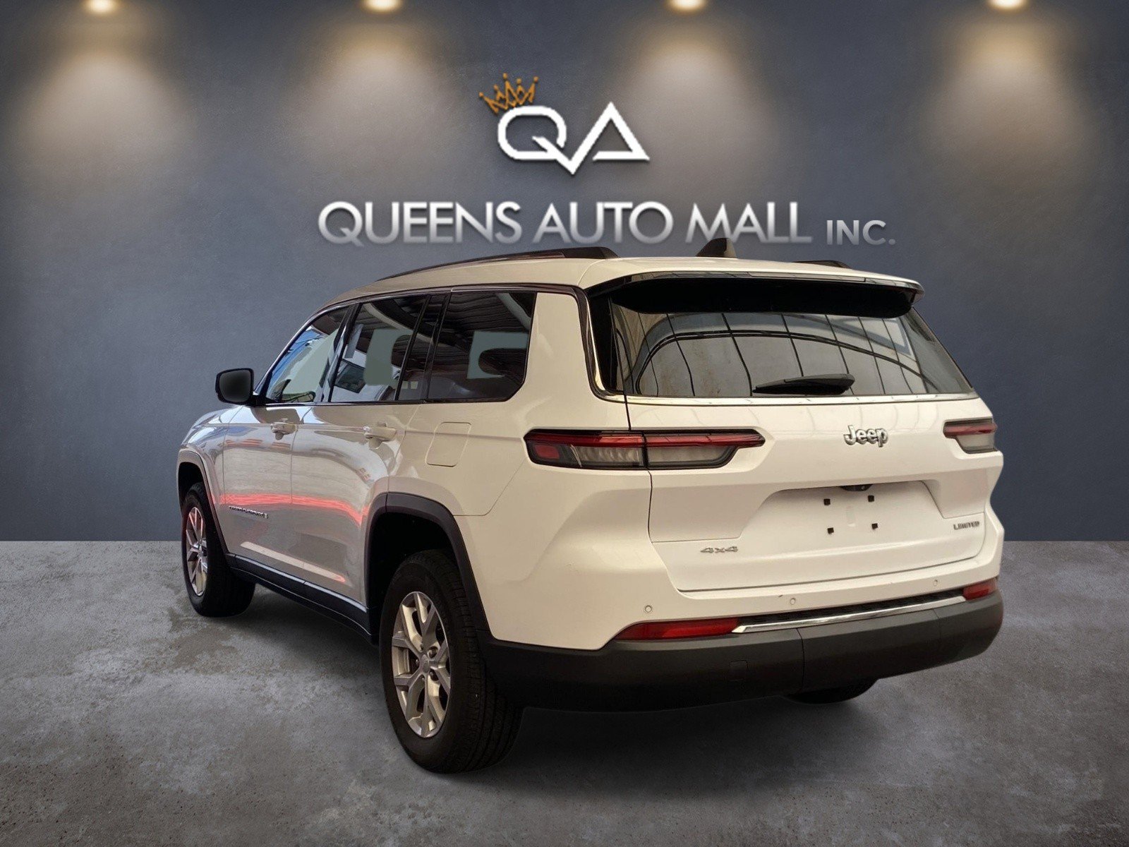 Used 2023 Jeep Grand Cherokee L Limited AWD/4WD image 4