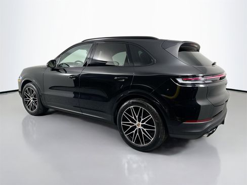 Certified 2025 Porsche Cayenne S image 3