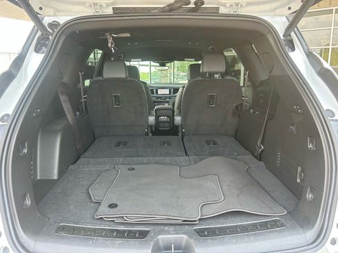 Used 2024 Buick Enclave Premium image 9