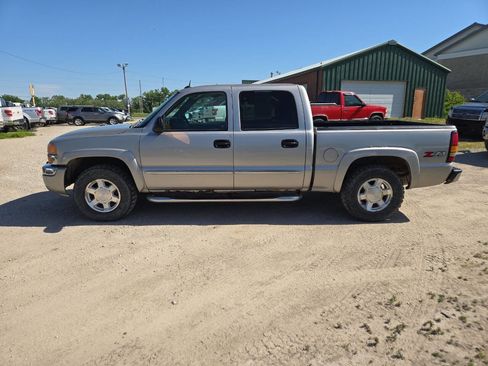 Used 2004 GMC Sierra 1500 SLT w/ Off-Road Package AWD/4WD image 8
