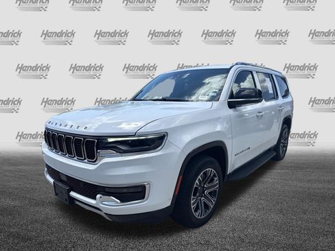Used 2024 Jeep Wagoneer Series II w/ Flexible Seating Group RWD image 5