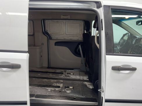 Used 2014 RAM C/V Tradesman w/ UConnect Hands-Free Group FWD image 17