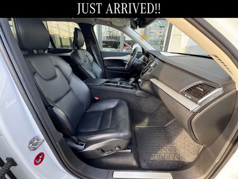 Used 2018 Volvo XC90 T5 Momentum w/ Convenience Package image 9
