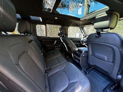 Used 2024 Land Rover Defender 110 V8 image 24