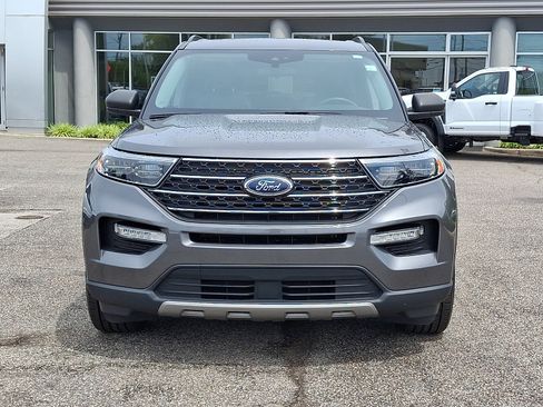 Certified 2023 Ford Explorer XLT w/ Equipment Group 202A AWD/4WD image 3
