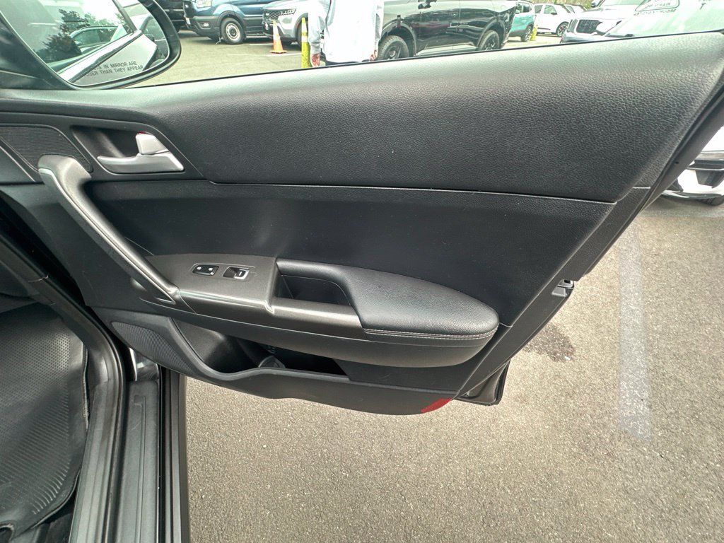 Used 2022 Kia Sportage LX AWD/4WD image 32