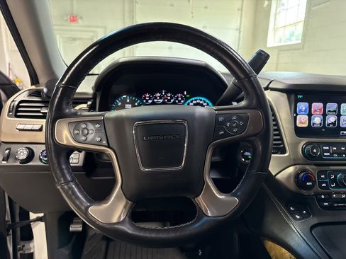 Used 2017 GMC Yukon Denali AWD/4WD image 10
