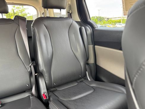 Used 2026 Kia Carnival FWD image 37