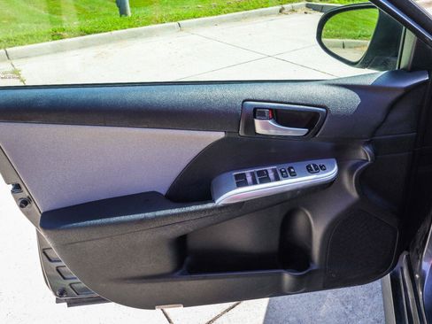 Used 2012 Toyota Camry SE w/ Leather Pkg FWD image 31