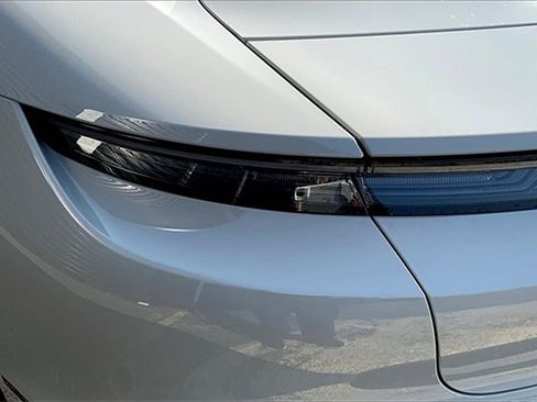 New 2025 Porsche Taycan image 19