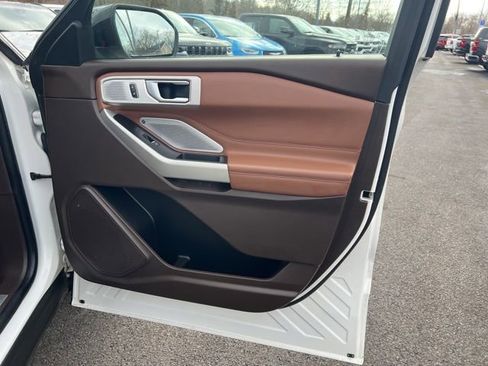 Used 2022 Ford Explorer King Ranch w/ Premium Technology Package image 34