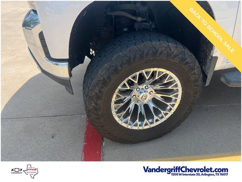 Used 2020 Chevrolet Silverado 1500 LTZ AWD/4WD image 2