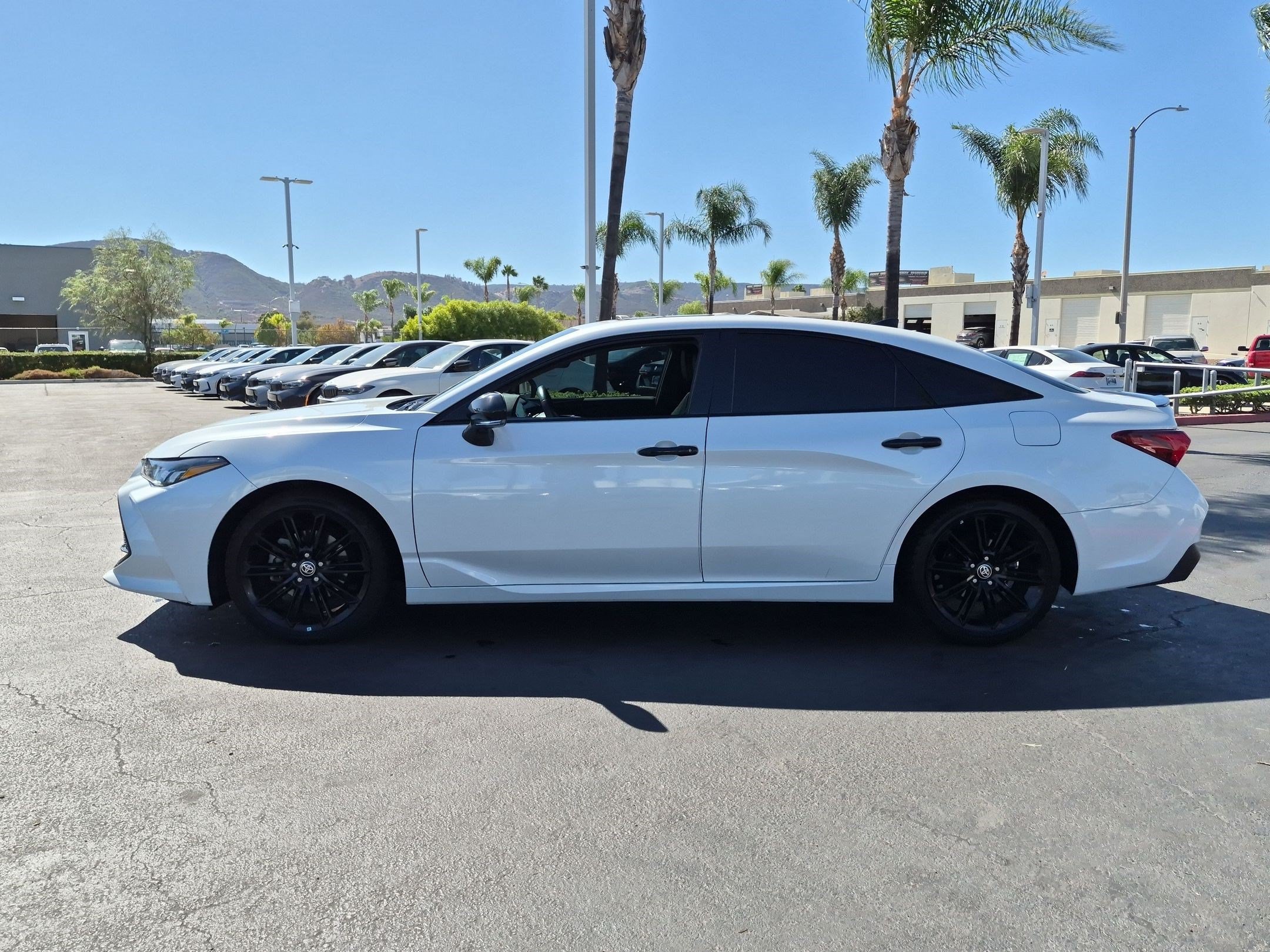 Used 2022 Toyota Avalon XSE FWD image 7