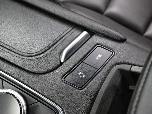 Used 2023 Cadillac XT6 Luxury image 30