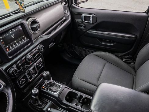 Used 2020 Jeep Wrangler Unlimited Sahara image 24