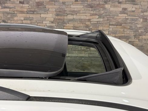 Used 2025 Chevrolet Traverse LT w/ Enhanced Driving Package image 2