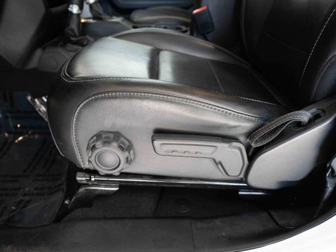 Used 2022 Jeep Wrangler Unlimited Sahara w/ Cold Weather Group image 12