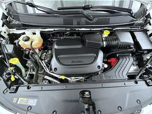Certified 2022 Chrysler Pacifica Touring-L FWD image 24