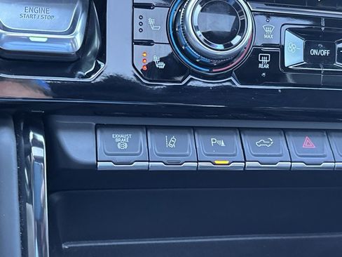 Used 2024 GMC Sierra 2500 AT4X image 43