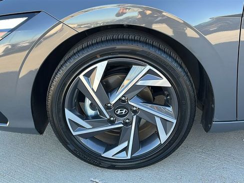 Used 2025 Hyundai Elantra Limited image 7