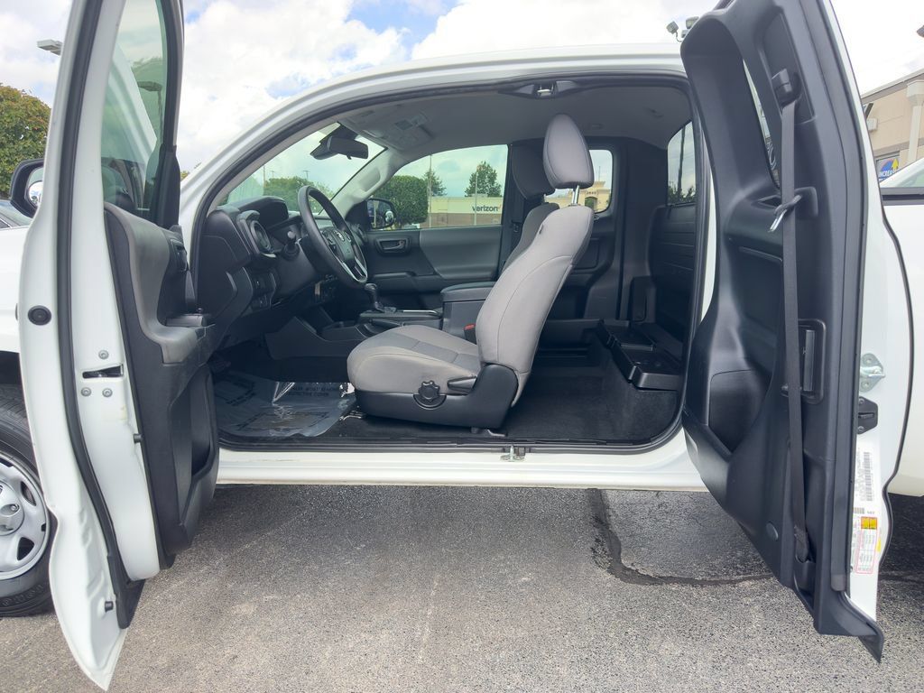 Used 2022 Toyota Tacoma SR RWD image 15
