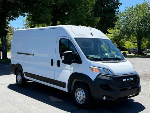 Used 2023 RAM ProMaster 2500 w/ Safety Group FWD image 8