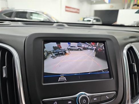 Used 2021 Chevrolet Equinox LS image 27