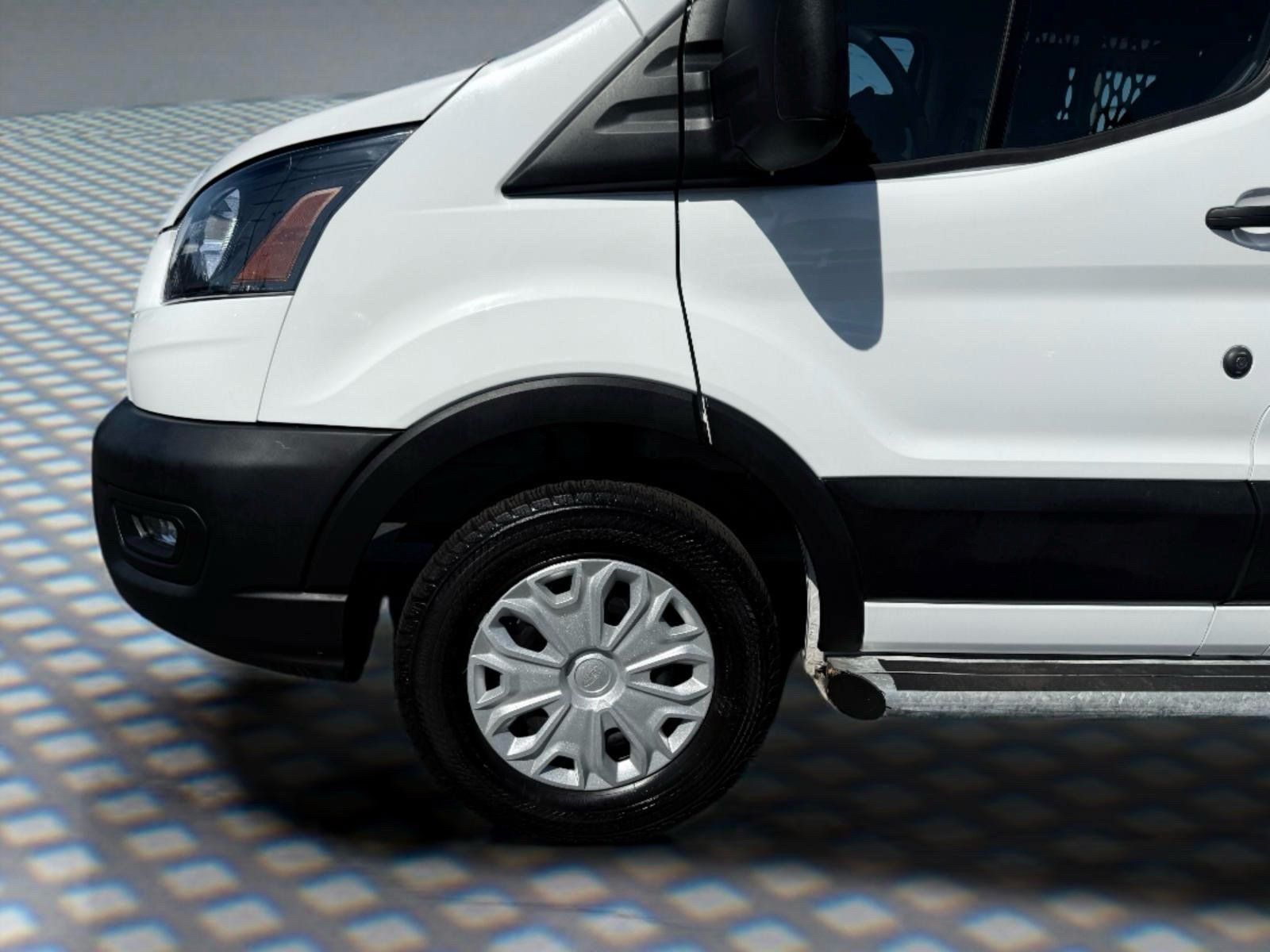 Used 2025 Ford Transit 250 Low Roof w/ Exterior Upgrade Package RWD image 10