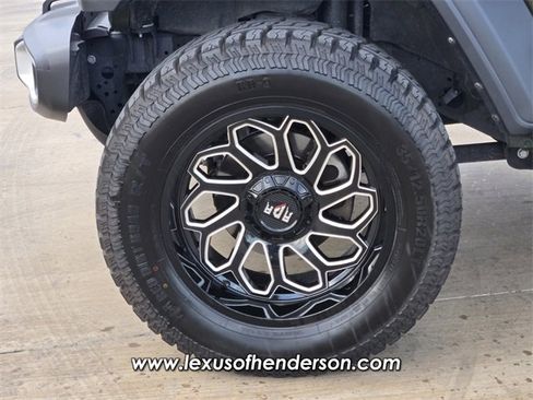 Used 2023 Jeep Gladiator Sport w/ Off Road Group image 9