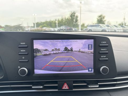 Used 2021 Hyundai Elantra SE FWD image 20