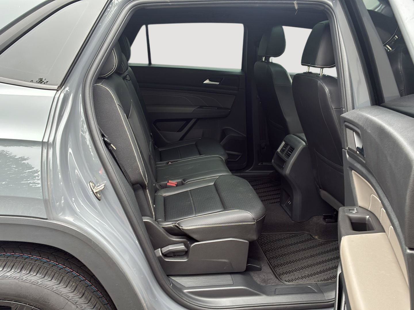Used 2023 Volkswagen Atlas Cross Sport SEL R-Line AWD/4WD image 23