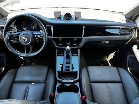 Certified 2024 Porsche Macan AWD/4WD image 16