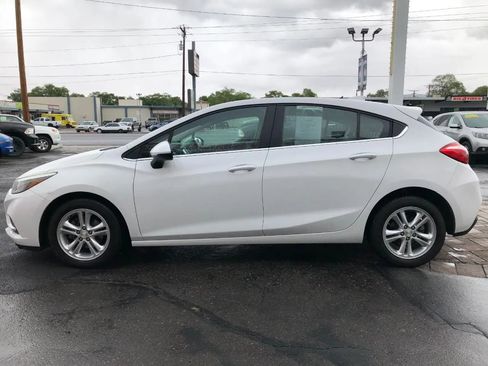Used 2018 Chevrolet Cruze LT FWD image 5
