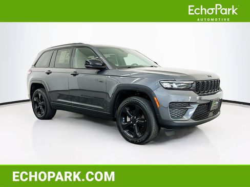 Used 2023 Jeep Grand Cherokee Altitude image 1