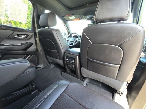 Used 2023 Chevrolet Traverse High Country w/ LPO, 'HIT The Road' Package FWD image 18