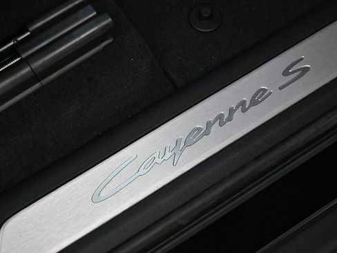 Certified 2025 Porsche Cayenne S AWD/4WD image 28