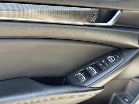 Used 2018 Honda Accord Sport image 21