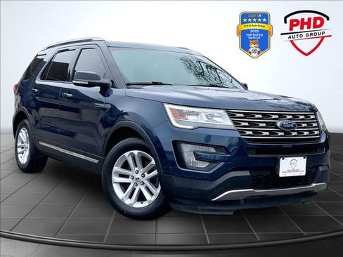 Used 2017 Ford Explorer XLT w/ XLT Technology Feature Bundle FWD image 1