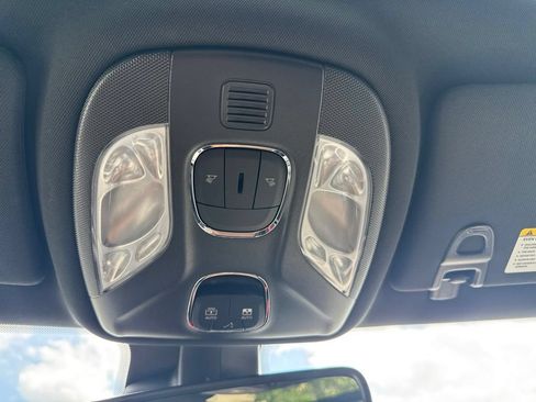 Used 2025 Jeep Compass Limited w/ Sun & Sound Group AWD/4WD image 16