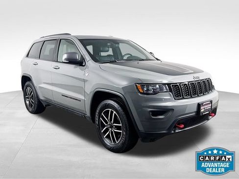 Used 2021 Jeep Grand Cherokee Trailhawk w/ Trailhawk Luxury Group AWD/4WD image 2