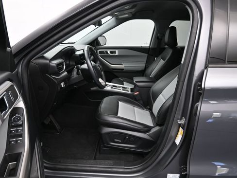Certified 2023 Ford Explorer XLT w/ Equipment Group 202A RWD image 15