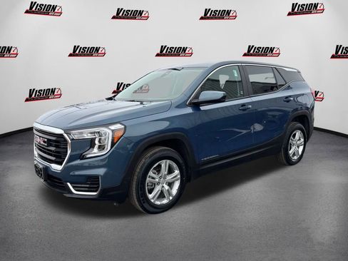 Used 2024 GMC Terrain SLE image 1